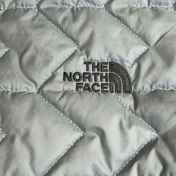 The North Face Jacket Women's Grey Puffer Quilted Zipper Pockets Size Small EUC - Picture 2 of 11